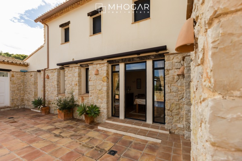 Rústica Elegancia - Casa de Campo a la venta en Benissa!